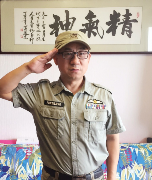 “爱你的人”制片人行军礼，代艾滋儿童求排片！