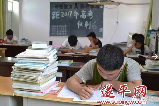 临汾红丝带学校高考生正在紧张备考。