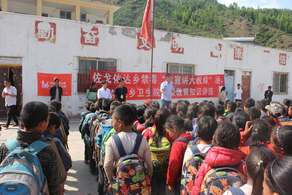 图片默认标题_fororder_在校园开展“禁毒防艾”、健康卫生宣讲工作 摄影 文古阿哈
