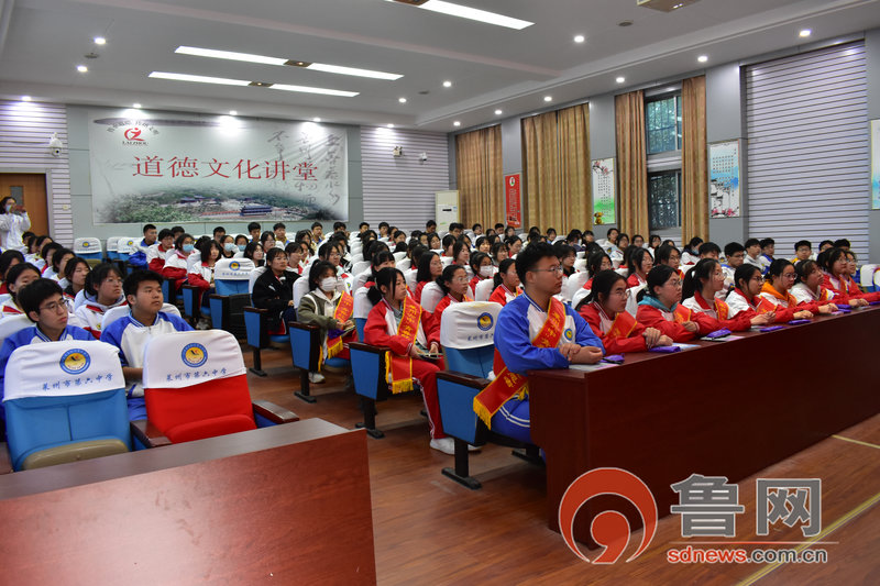 青春正当时 红丝带校园行——烟台莱州市疾控中心开展防艾宣传讲座