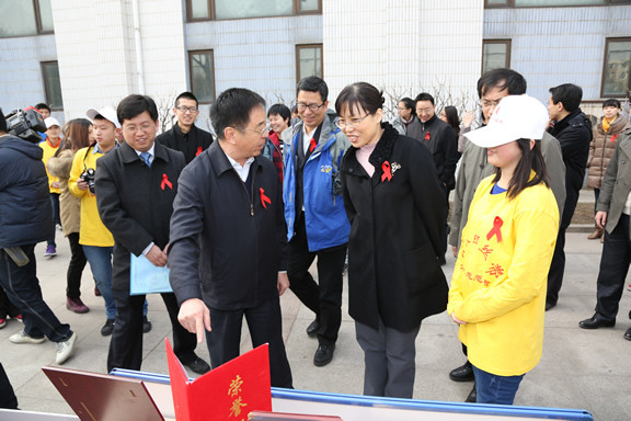 林业大学领导介绍该校青春红丝带社团建设情况