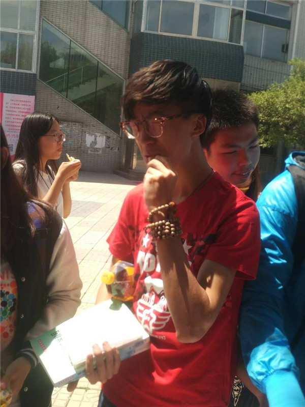 北京石油化工学院防艾宣传之柠檬大挑战